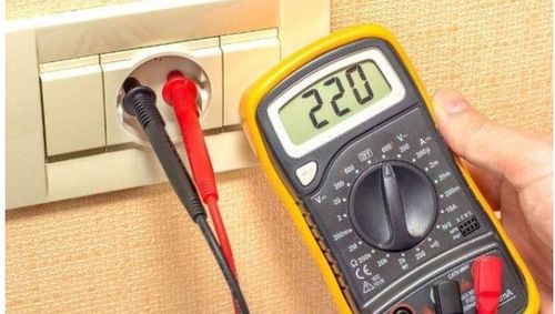 萬用表紅黑表筆在電壓測(cè)量中的正確插法